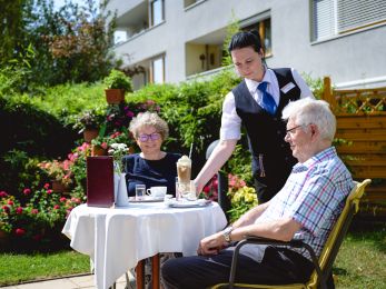 Vitality Residenz Wien Außenansicht Tisch